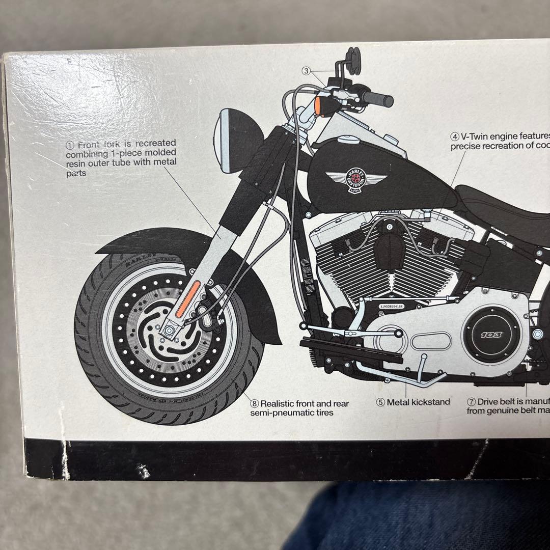 TAMIYA製の1/6スケール、FLSTFB Fat Boy Loモデル。