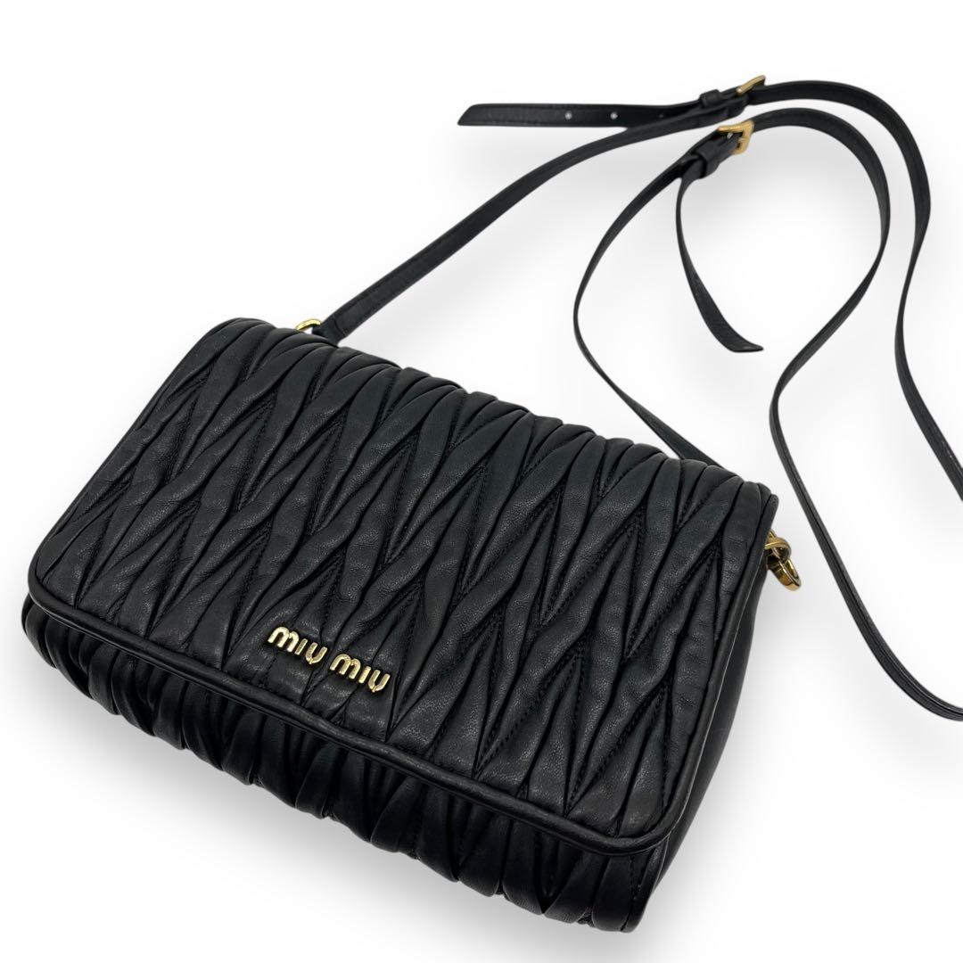 極美品■ミュウミュウ キルティング ギャザー ショルダーバッグ ポーチ 黒