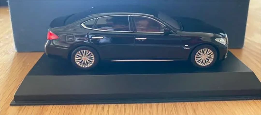 京商　日産　シーマ　ミニカー