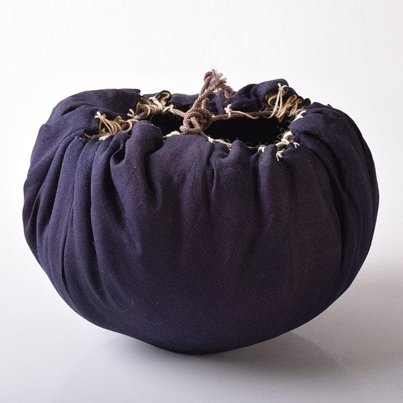 茶道具　九代　楽吉左衛門　了入造　黒楽茶碗　仕覆付　共箱　V　7571