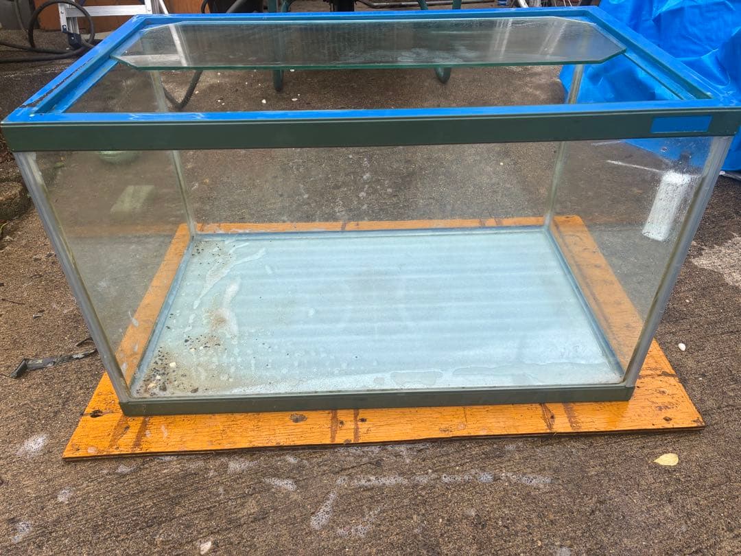 ガラス水槽　サイズ: 750×450×400＝129ℓ