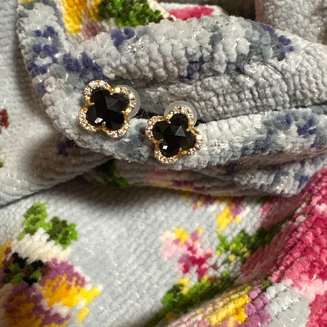 バンドーム青山　ブラックカルセドニー ピアス