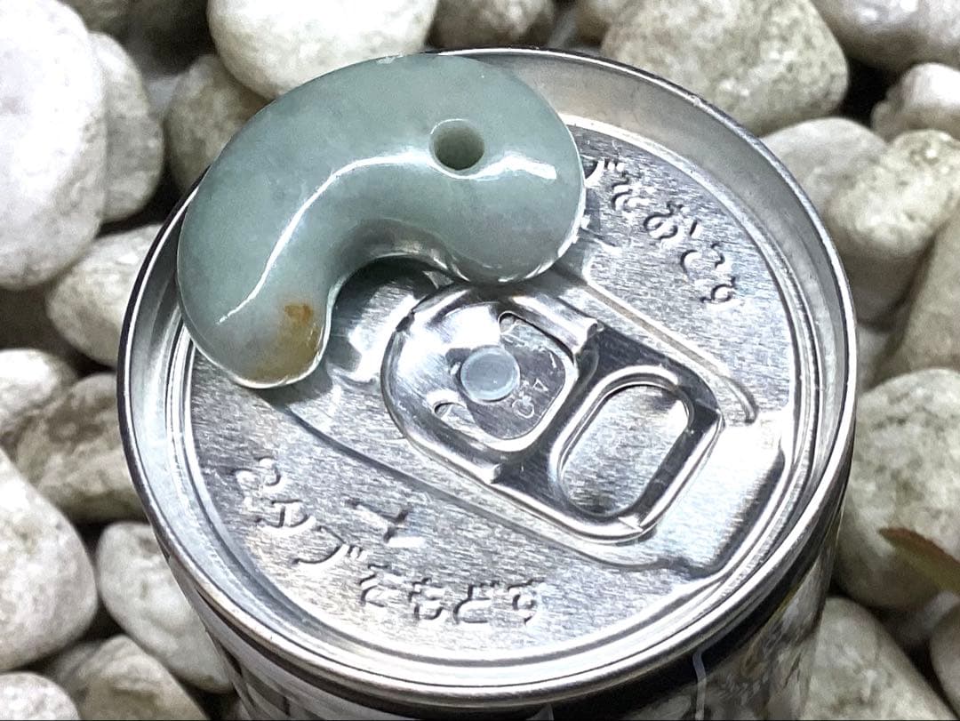 ✳紅色入り‼️ 繊細結晶の糸魚川翡翠勾玉　極上高品質の透過　本物を守護石に‼️