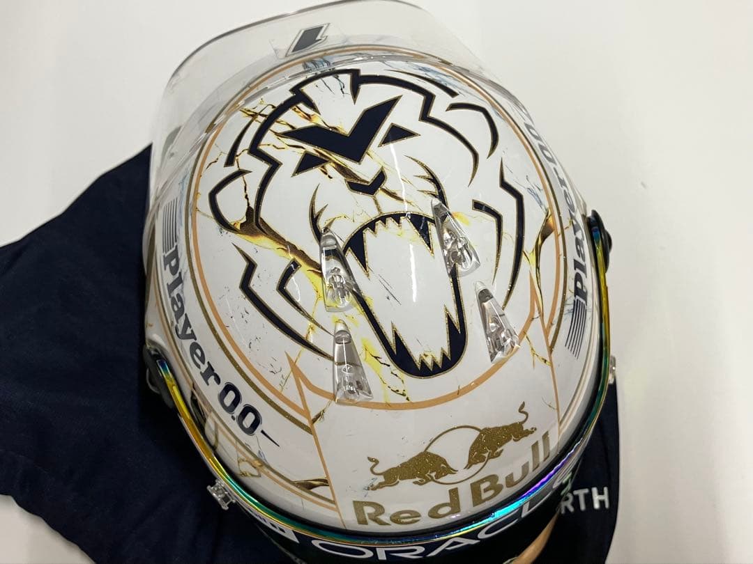 1/2 ヘルメット 2024 M.フェルスタッペン Wチャンピオン4連覇仕様