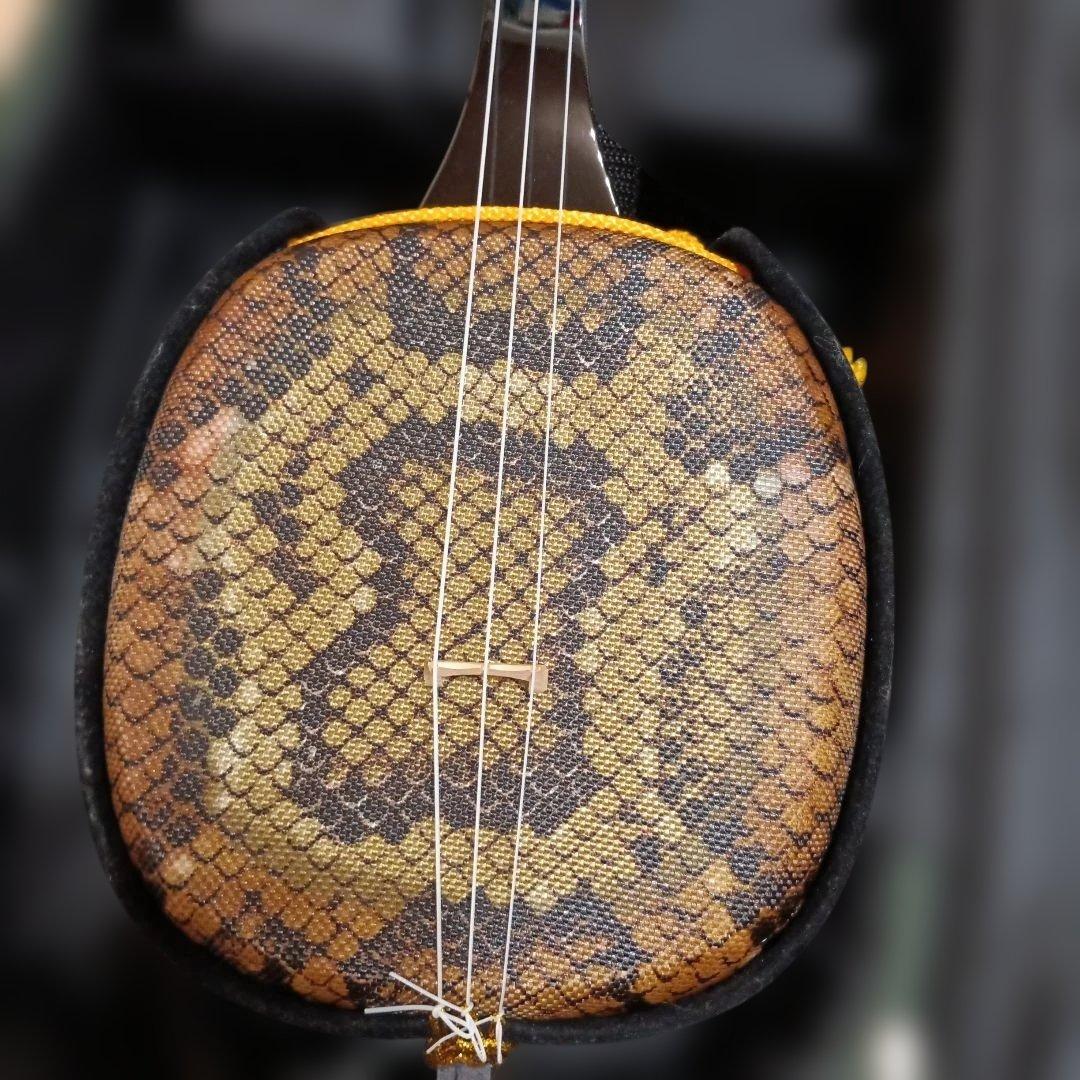 127,沖縄三線本体 ヘビ皮模様 付属品付き