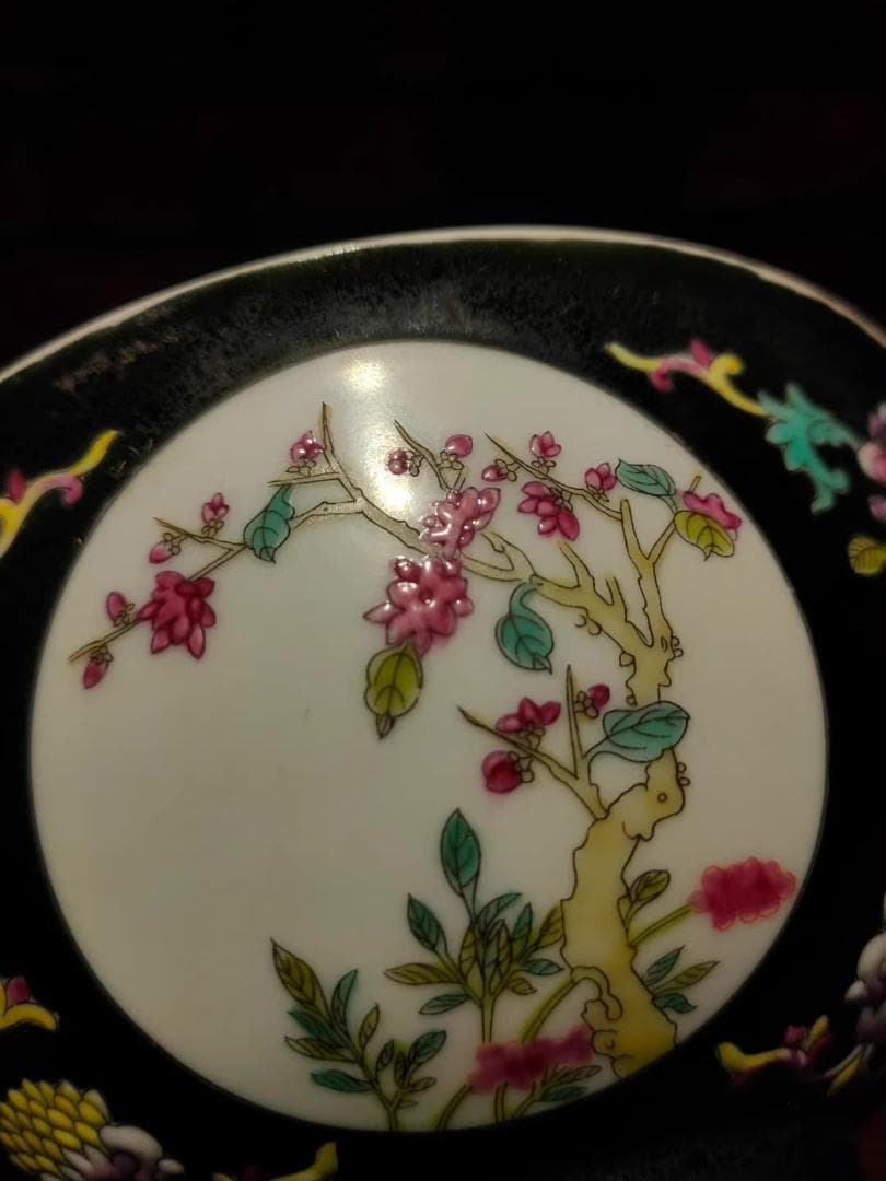 珐琅彩 瓷碗｜雍正様式 款識あり｜墨地釉 開窗 花卉文