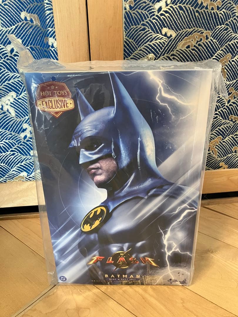 ホットトイズMMS834ザ・フラッシュバットマンブルー＆グレースーツBatman
