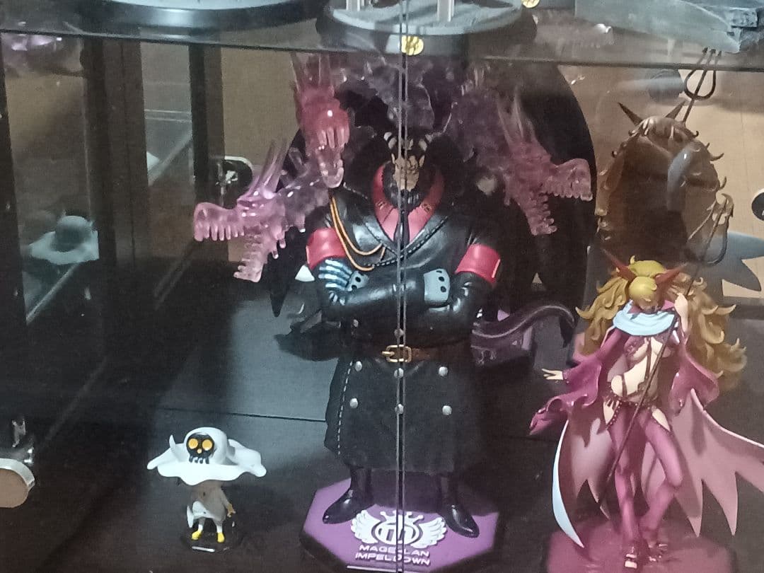 ワンピースフィギュアpop海外マゼラン