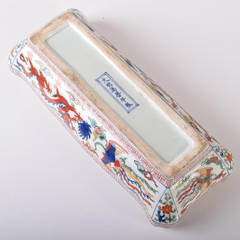 中国　大明萬歴年製款　五彩　龍鳳凰文　四方蓋物　M　R8254