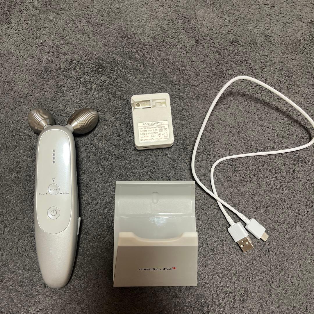 メディキューブ　medicube AGE-R ダーマショット　美顔器　EMS
