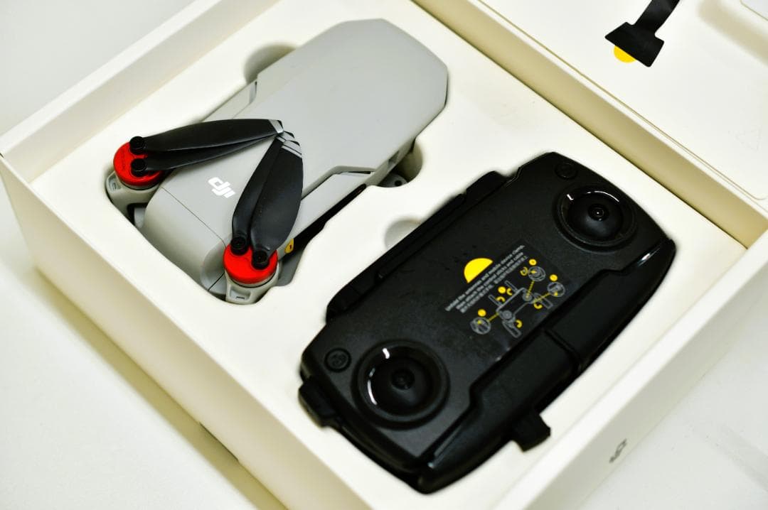 美品ドローン【MAVIC　MINI】予備バッテリー3個付　バンド付き