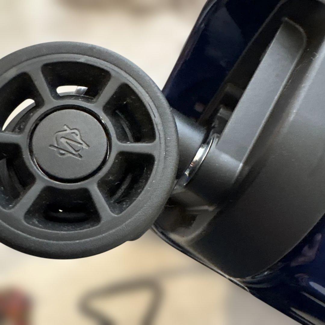 リモワ ESSENTIALチェックイン L ネイビー