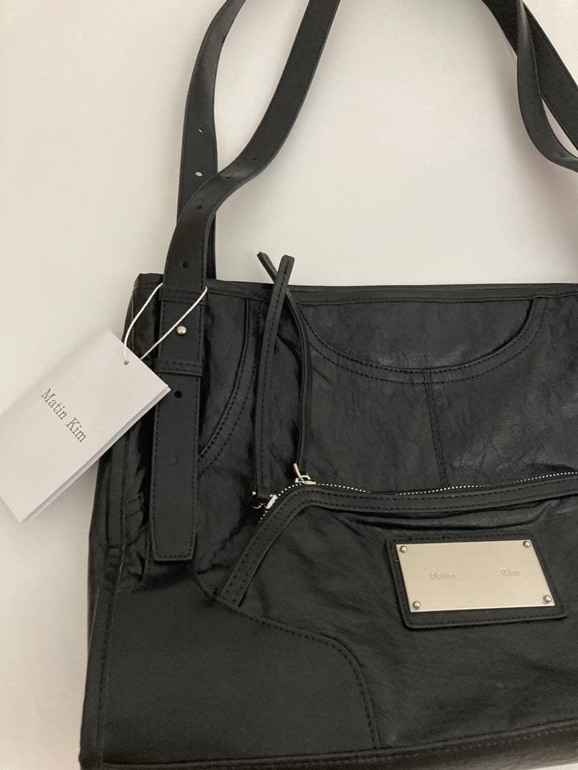 Matin Kim ブラックショルダーバッグ 合成皮革