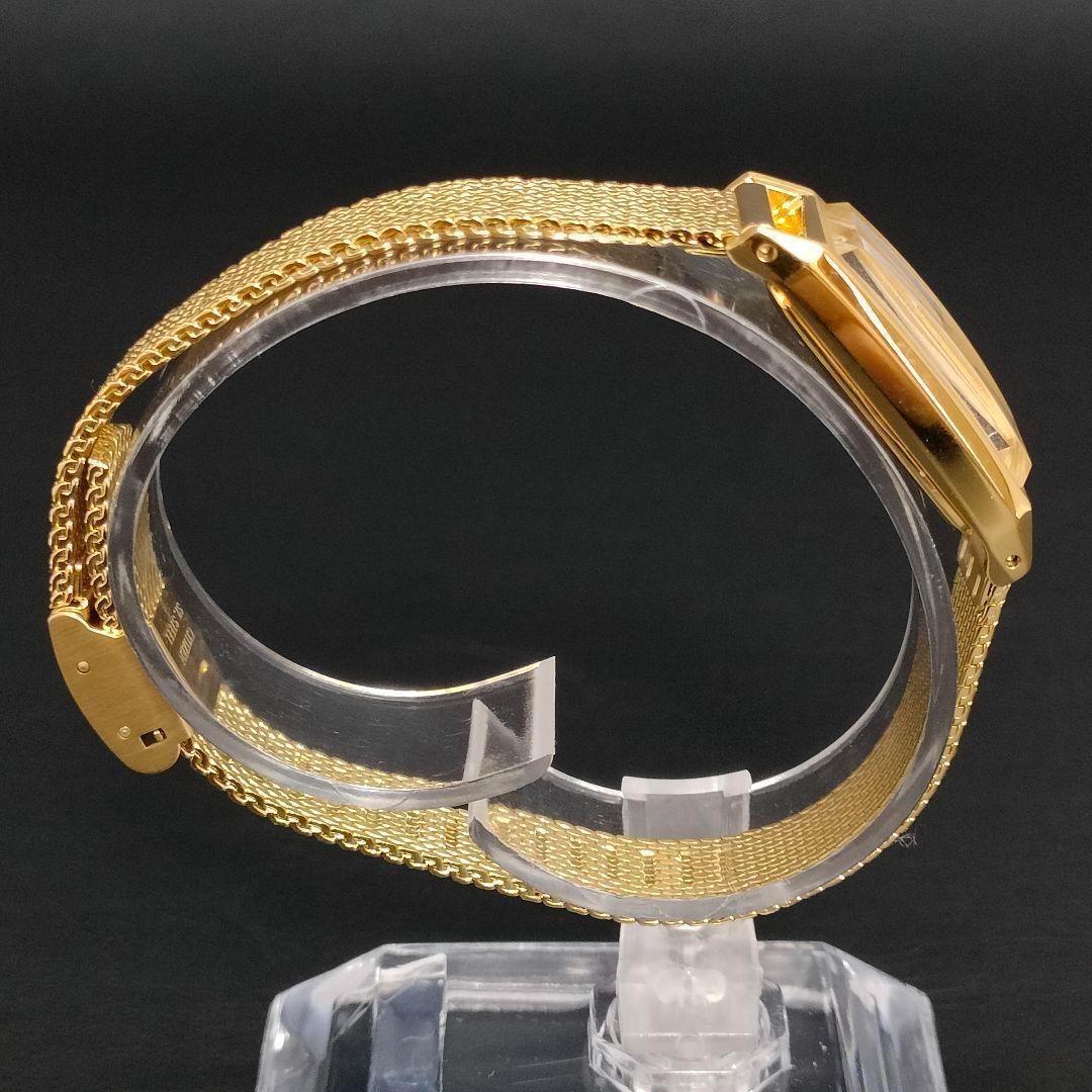 極美品　CITIZEN　シチズン　スクエア　ゴールド　ホワイト　ソーラー　腕時計