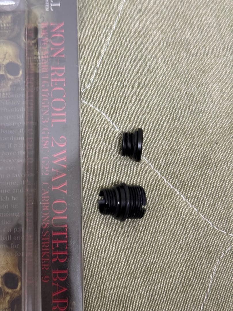 カーボネイト　ストライカー9s ライト付き 2マガジン　ホルスター付き