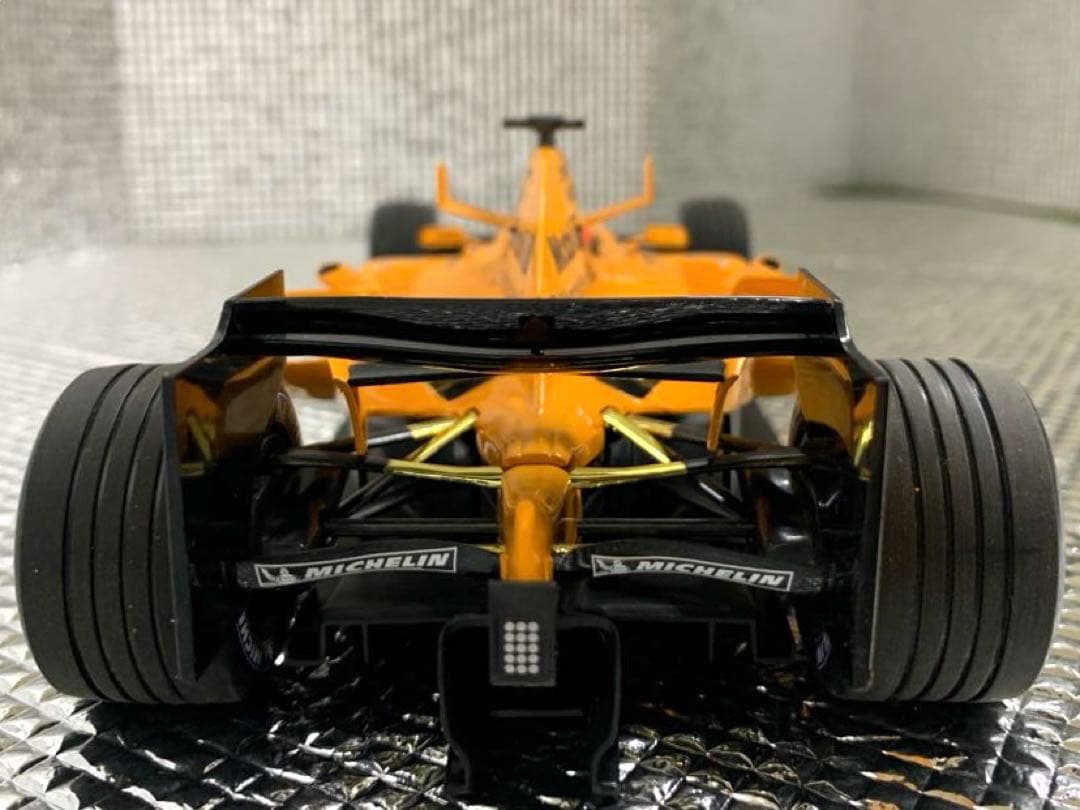 【ミニチャンプス　マクラーレン　メルセデス　MP4-21 2006年1/18】