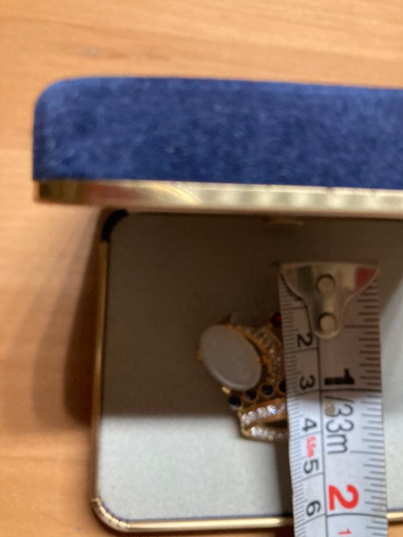 未使用　TRIFARI 王冠ブローチ