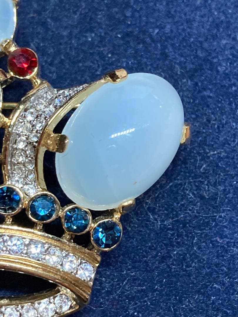 未使用　TRIFARI 王冠ブローチ