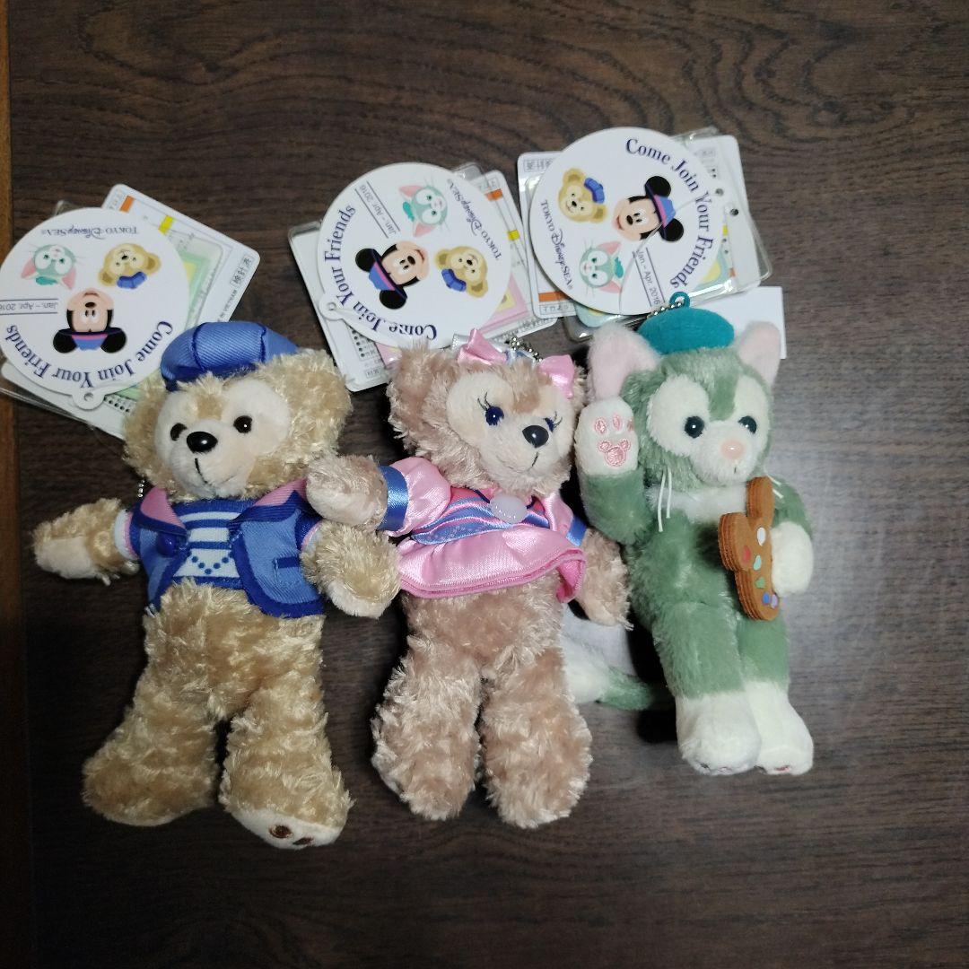 2015年　カムジョインユアフレンズ　ぬいぐるみバッジ　ダッフィー　シェリーメイ