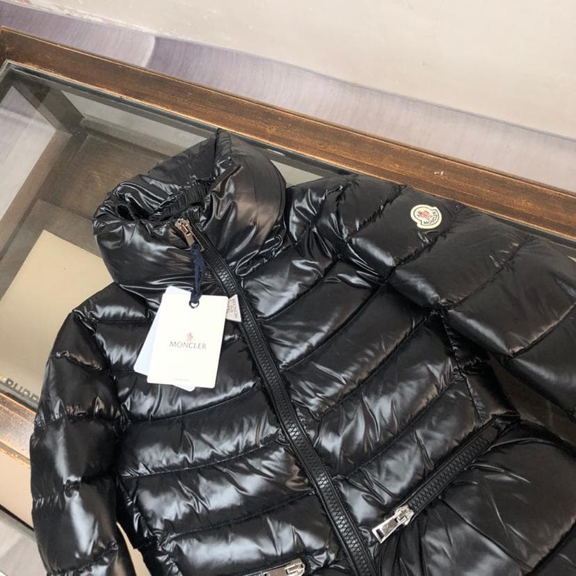 ほぼ新品モンクレール ブラックダウンジャケット 1サイズ