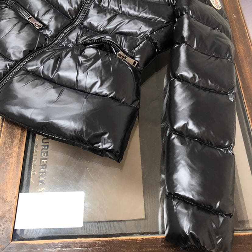 ほぼ新品モンクレール ブラックダウンジャケット 1サイズ