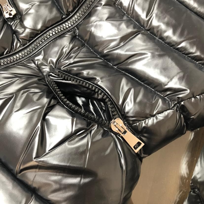 ほぼ新品モンクレール ブラックダウンジャケット 1サイズ