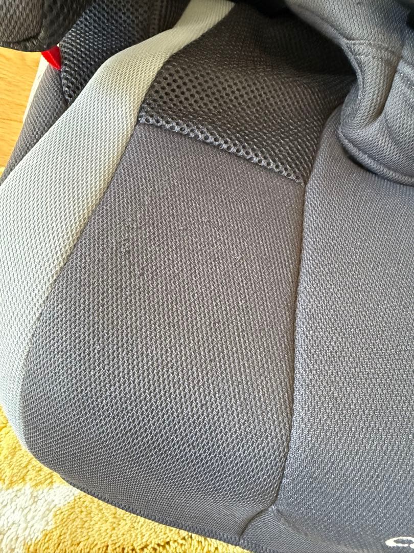 コンビ　ジョイトリップ エアスルー GH グレー　ジュニアシート