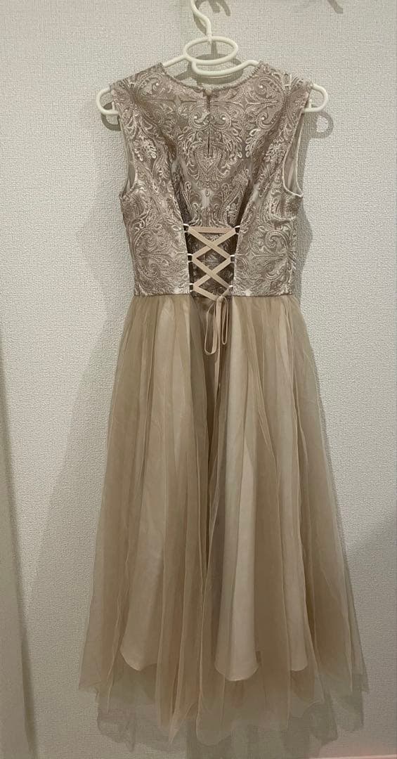 AIMER エメ オーナメント刺繍レースドレス ピンクベージュMサイズ