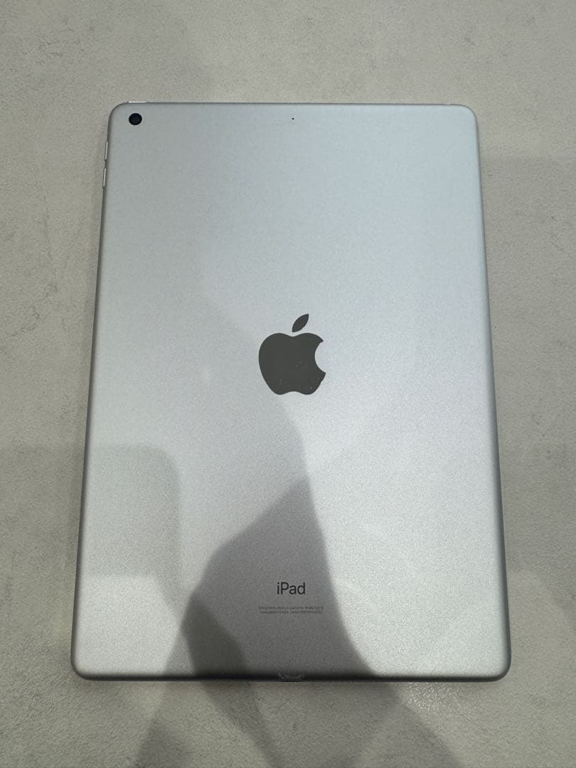 Apple iPad (第８世代) Wi-Fi 32GB シルバー