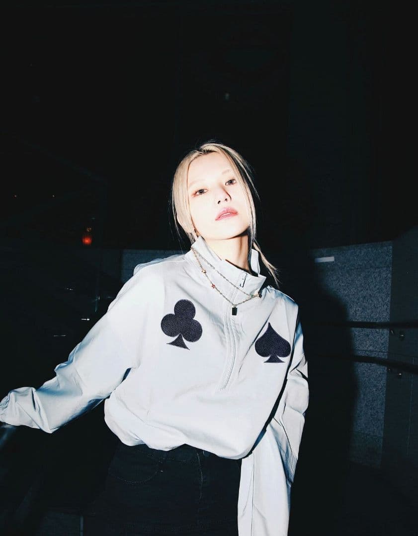 XRAGE HUNTER×HUNTERコラボ ヒソカ ハイネックトップス