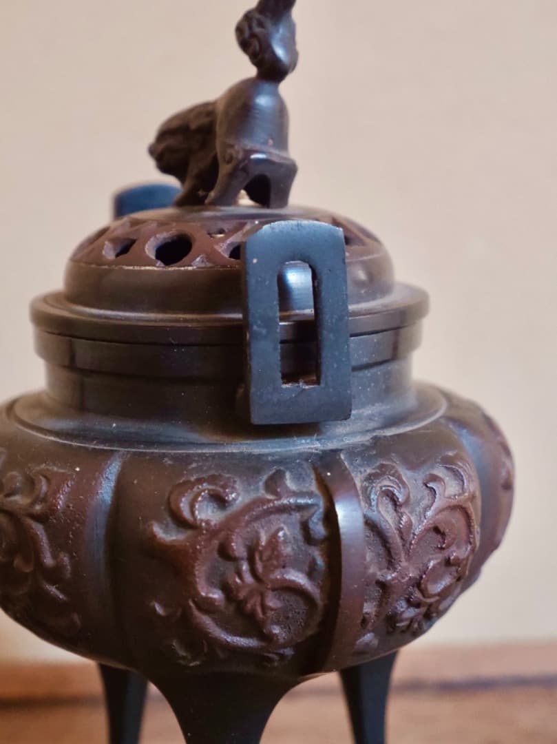 鋳銅　三足香炉　獅子 　置物　茶道具　香道具　金属工芸　697.5g　Q2308