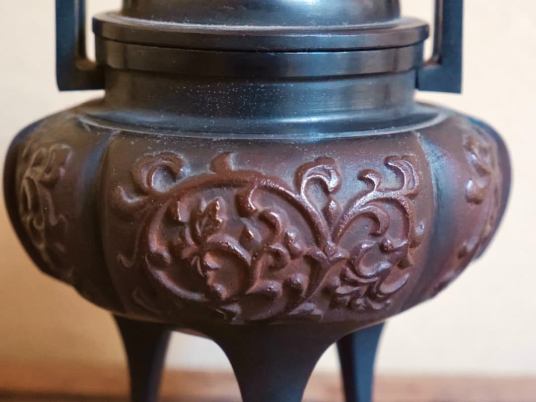 鋳銅　三足香炉　獅子 　置物　茶道具　香道具　金属工芸　697.5g　Q2308