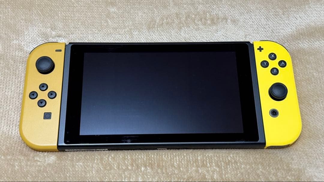 Nintendo Switch 本体【Let's Go! ピカチュウ仕様】