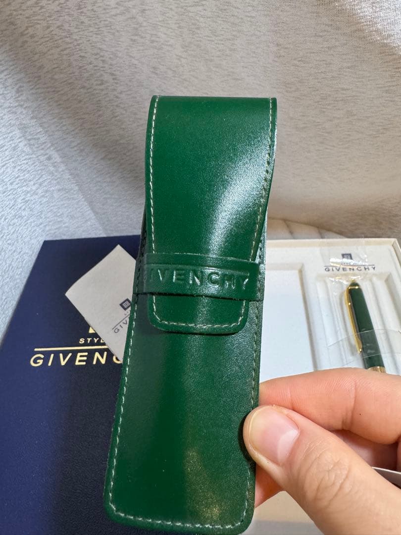 Givenchy 記念ギフトセット　赤＆緑　未使用保存品