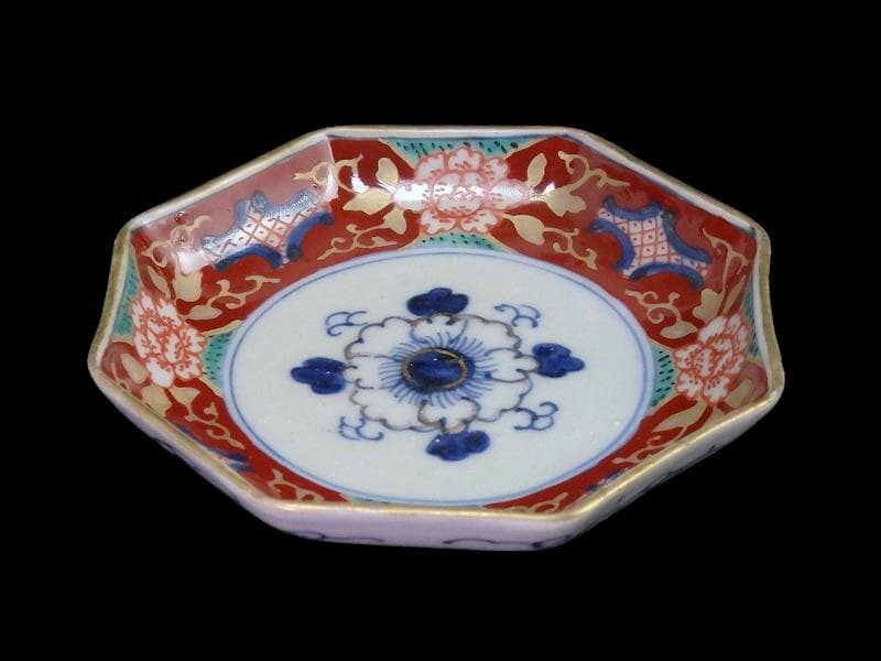 古伊万里　金襴手　牡丹に金唐草の図　３寸皿　豆皿　手塩皿　F243AS-fbtq