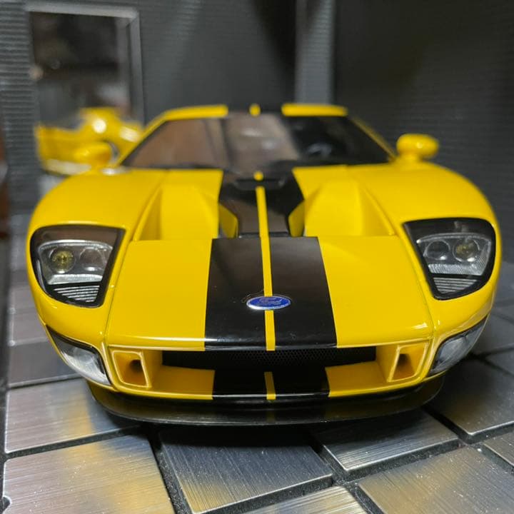 未展示品オートアート1/18フォードGT 2004 イエロー/ブラックストライプ
