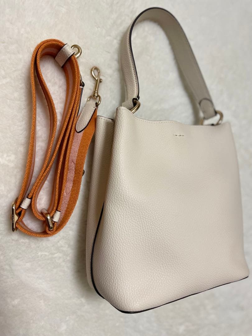 み*★様 ❤️Coach SNOOPY❤️スモールタウンバケットバッグ日記刺繍付