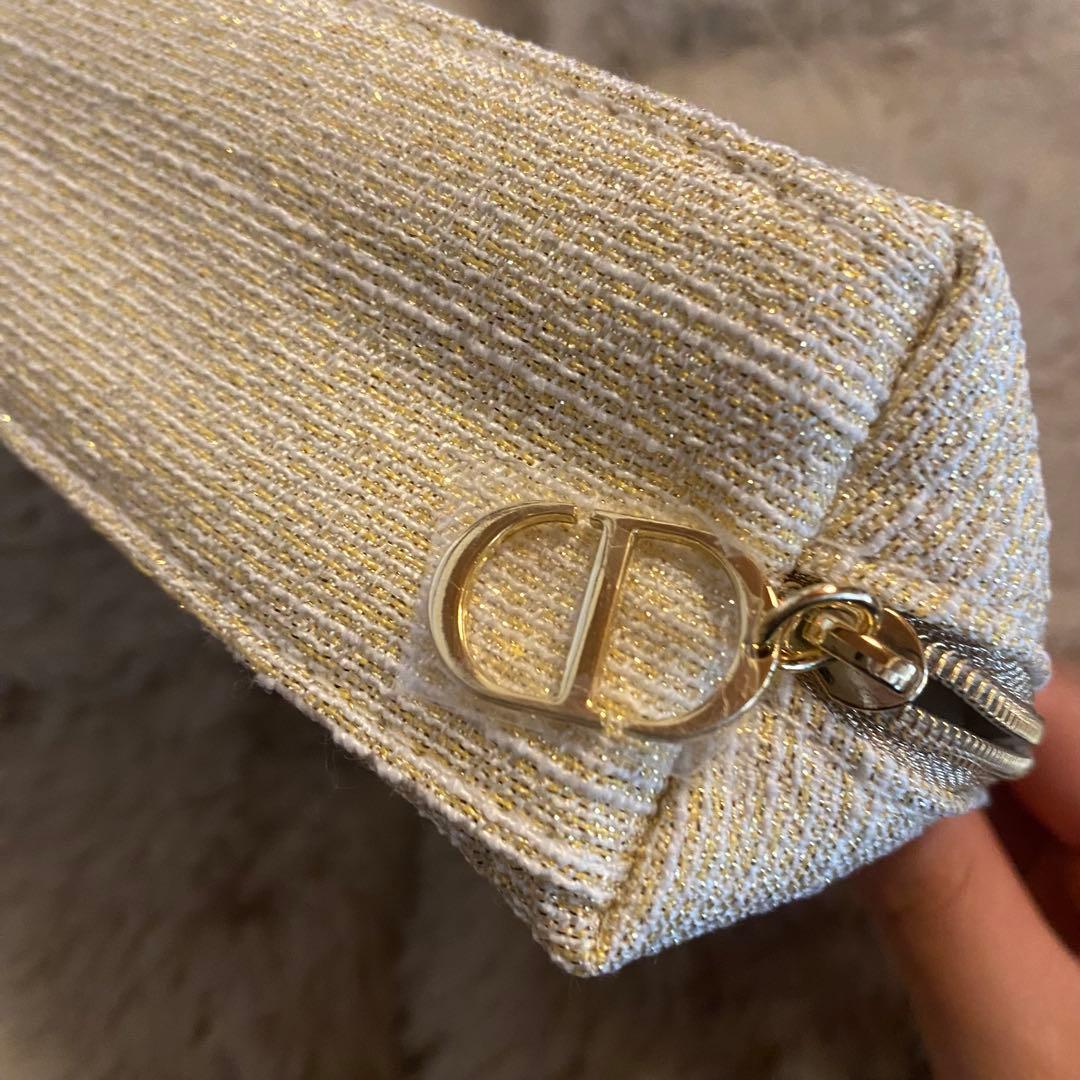 Dior ホリデーオファー2024 ポーチ付き