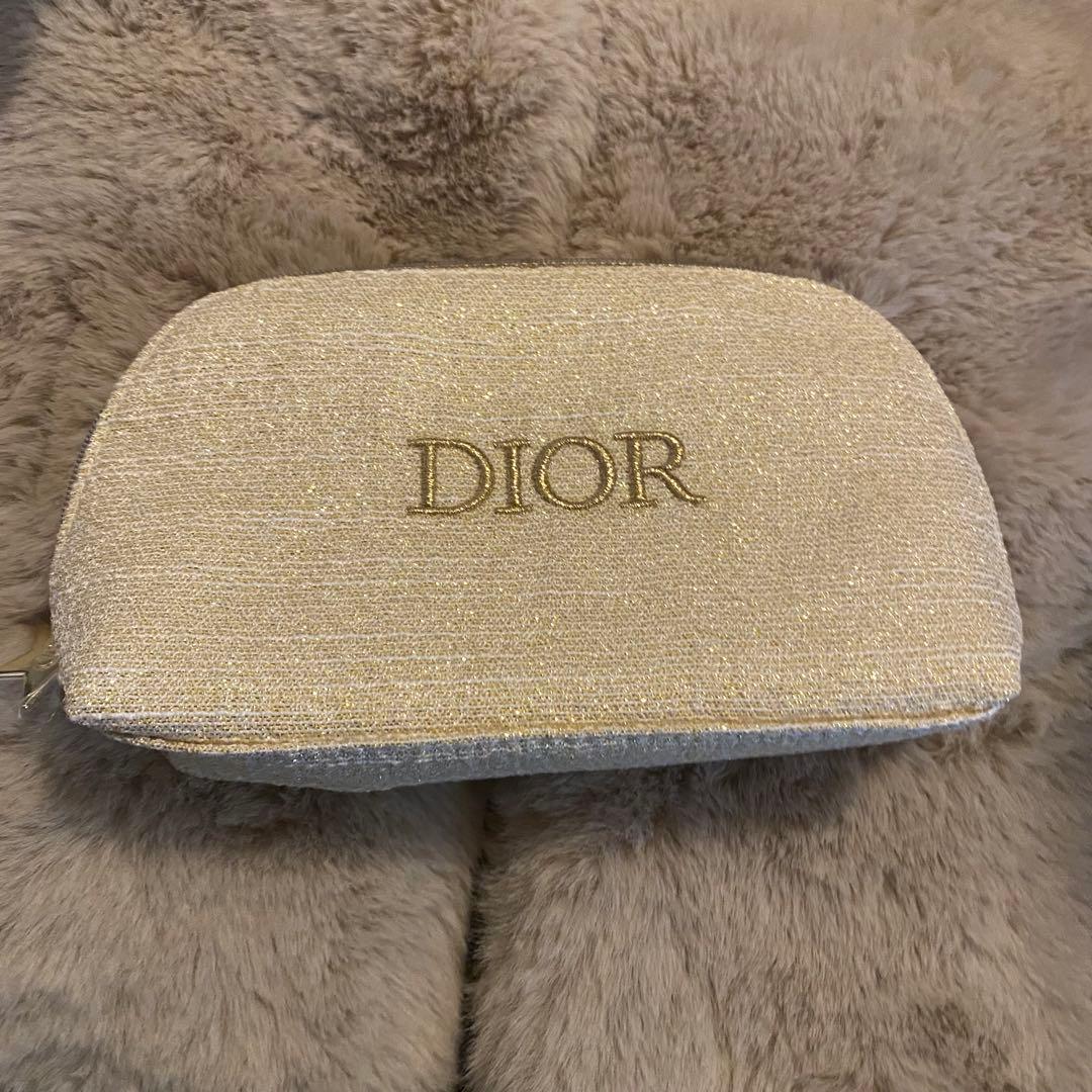 Dior ホリデーオファー2024 ポーチ付き