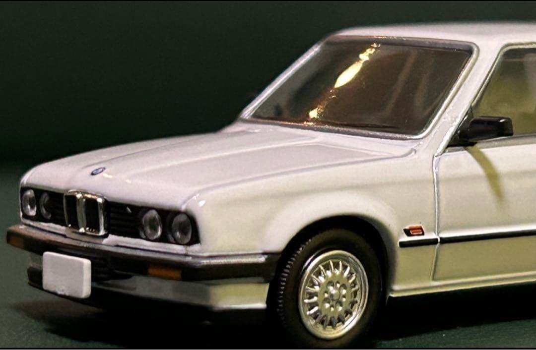トミカリミテッドヴィンテージネオ BMW 325i 4ドア 白
