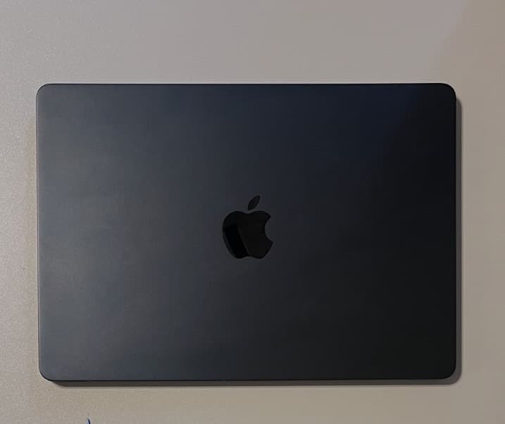 MacBook Air M2 13.6 UKキー　＋新品2ポート35wアダプタ