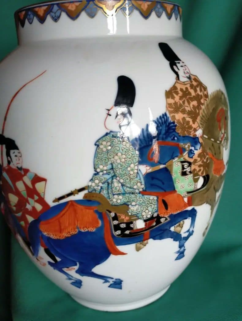 有田　伊万里　武士と馬の絵柄の陶器壺