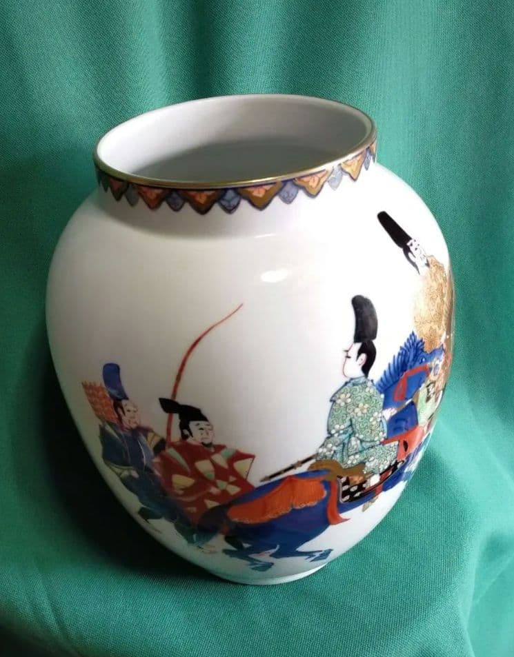 有田　伊万里　武士と馬の絵柄の陶器壺