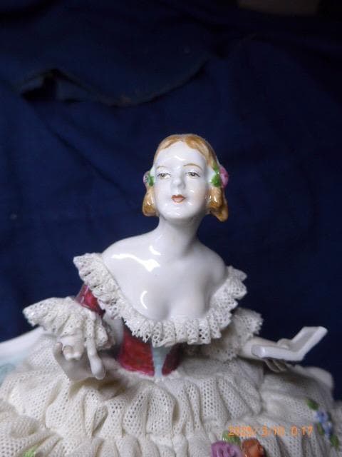 絵のように美しいウィンターヴァイスバッハ　レースドール フィギュリン 難あり