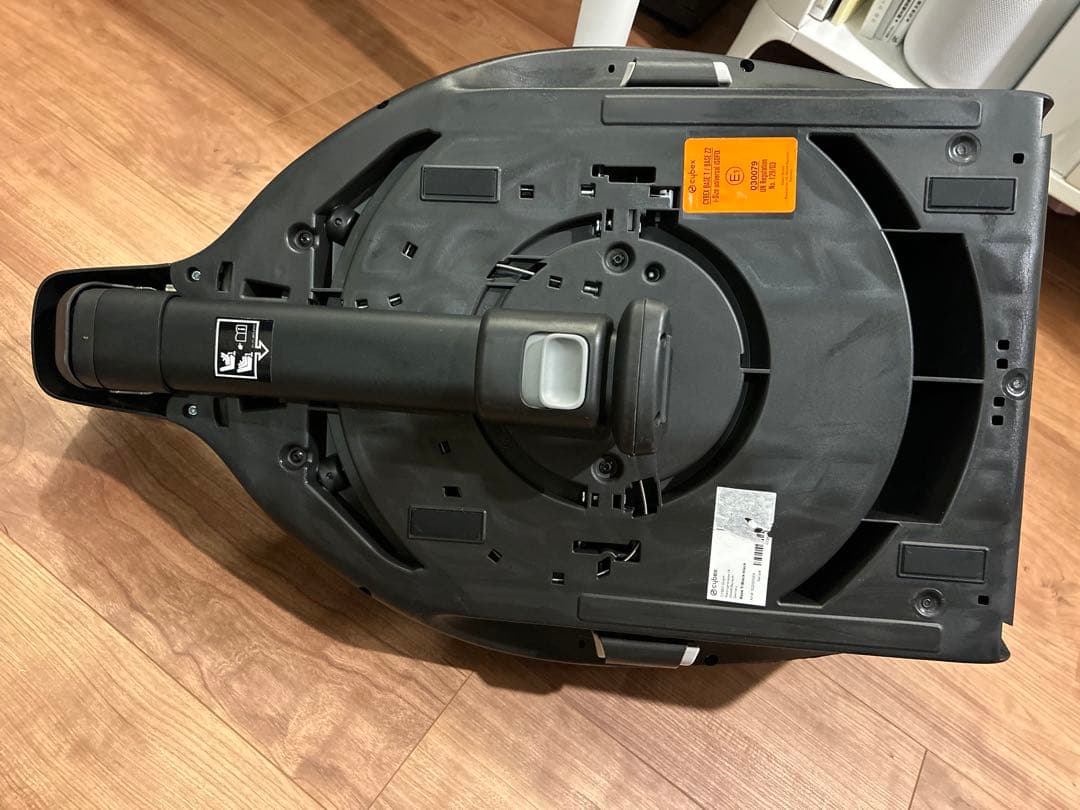 Cybex Base Tブラック チャイルドシートベース