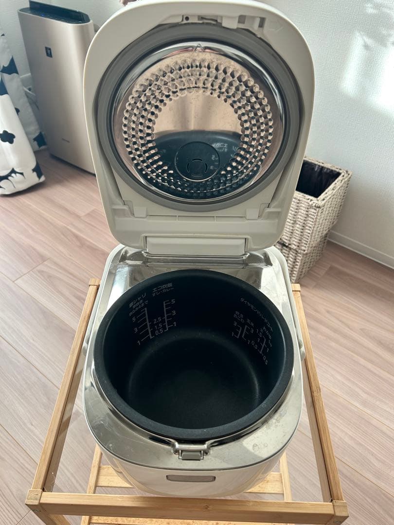 【送料込み】美品Panasonic IHジャー炊飯器　SR-HB107