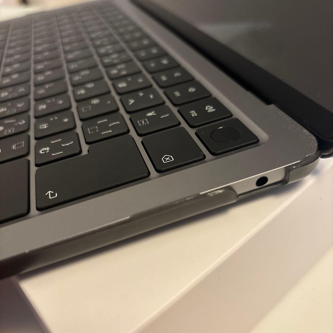 MacBook Air M2チップ　13インチ　スペースグレイ
