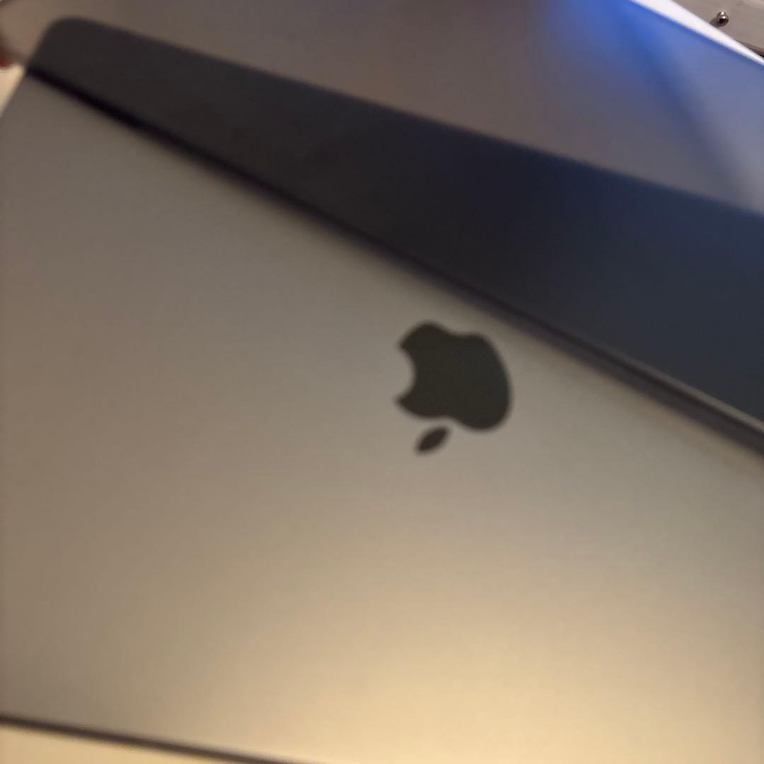 MacBook Air M2チップ　13インチ　スペースグレイ