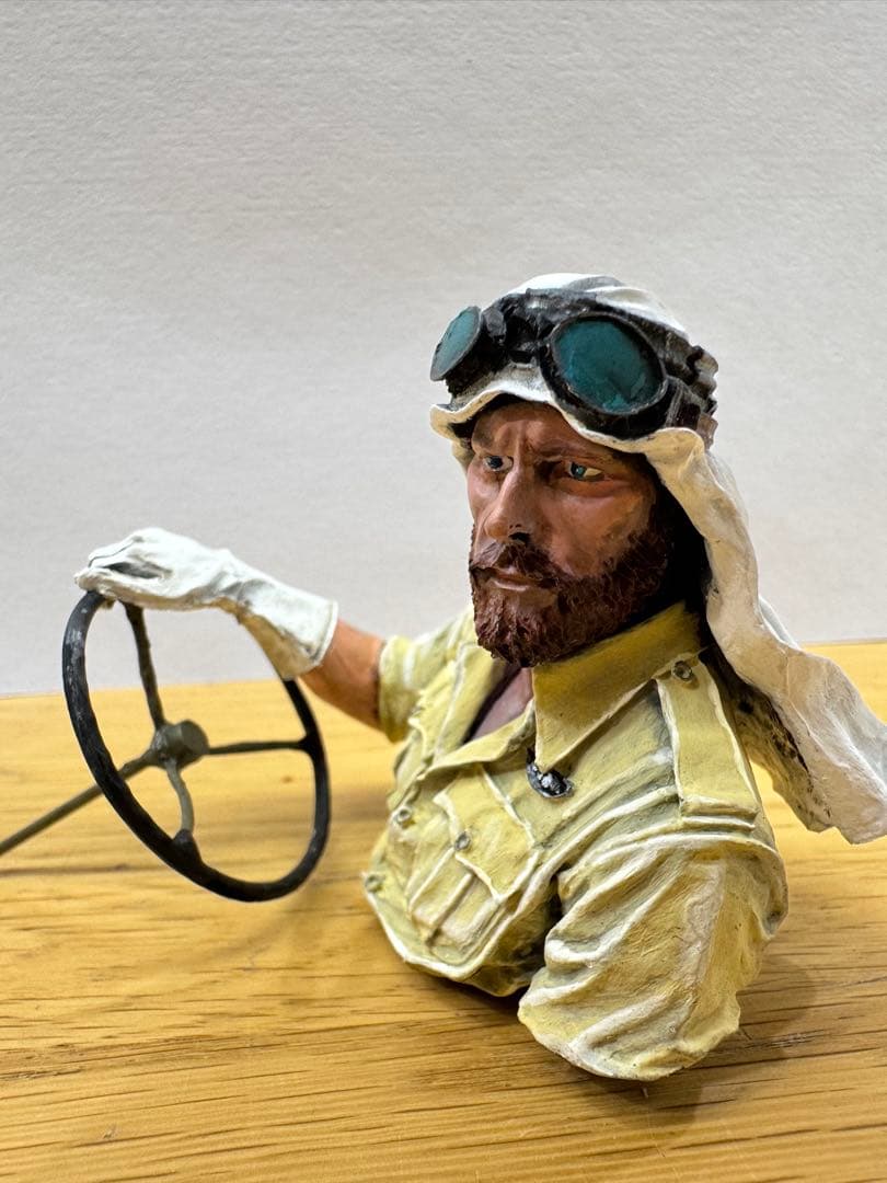 サファリ運転手 フィギュア1/10ケース付