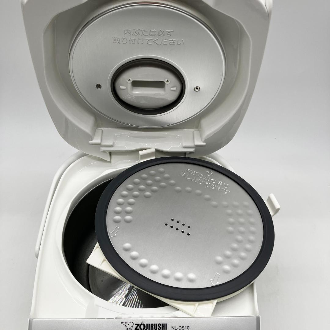 1118-01☆2022年製☆炊飯器☆象印☆極め炊き☆黒厚釜☆5.5合